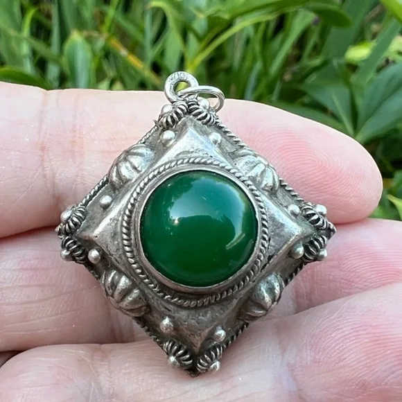 ANTIQUE VINTAGE ART DECO 800 SILVER CABOCHON GREEN ONYX AGATE LARGE FOB PENDANT